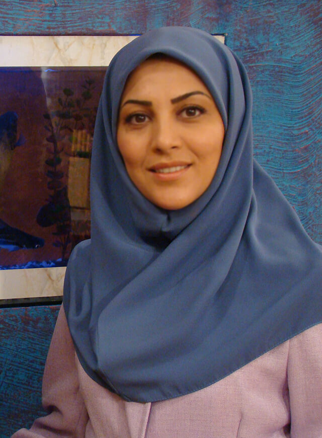 خانه فیروزه ای بر پایه سه کلمه مادر، مدیر و خانواده است