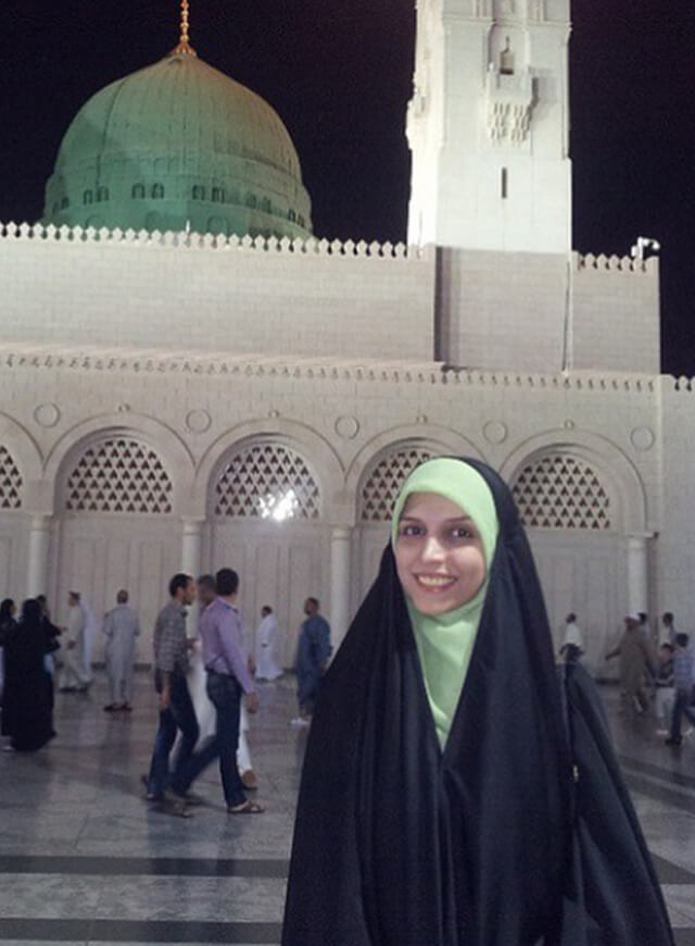 عطر گل سرخ مشامم را پرکرده خیرمقدم بانو …